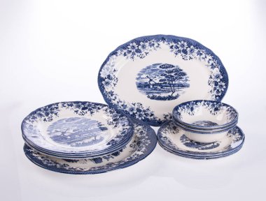 plaka veya arka plan üzerinde elle boyanmış plaka üzerinde çiçek.