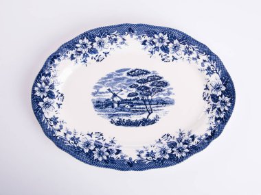 plaka veya arka plan üzerinde elle boyanmış plaka üzerinde çiçek.