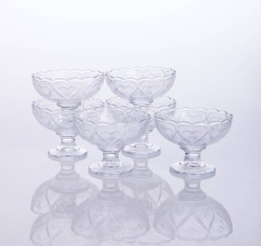 cam kase veya kristal cam kase arka plan üzerinde.