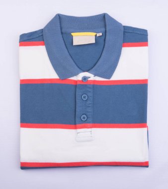 gömlek ya da erkek polo gömlek arka plan üzerinde katlanmış.