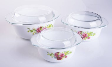 Seramik gıda konteyner arka plan üzerinde veya gıda kabı.