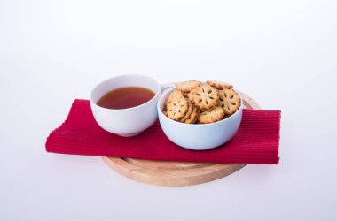 tanımlama bilgileri veya çay ve kurabiye arka plan üzerinde.