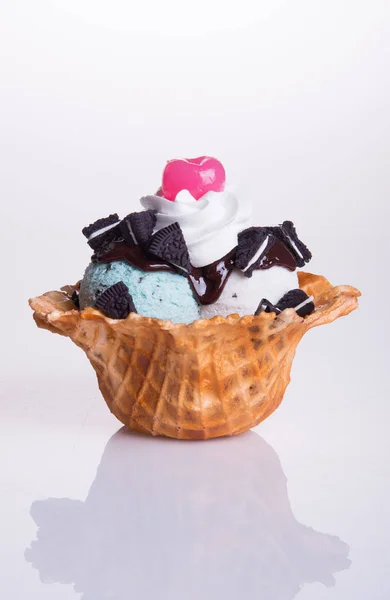 Ice cream scoop with waffle — Stock Photo, Image