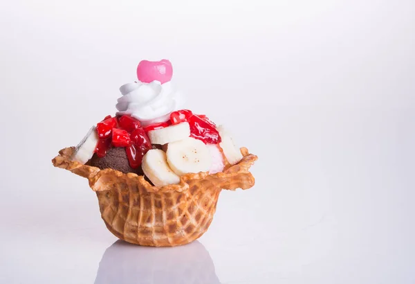 Ice cream scoop or mixed ice cream scoops ice cream on backgroun — Stock Photo, Image