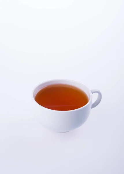 Chá ou xícara de chá quente em um fundo . — Fotografia de Stock