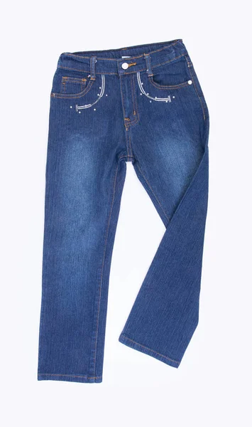 Jeans per bambini o jeans di colore blu su uno sfondo . — Foto Stock