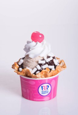 Singapur - 25 Ağustos 2015 Baskin Robbins dondurma.