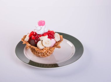 dondurma kaşık veya arka plan üzerinde karışık dondurma.