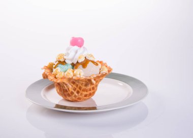 dondurma kaşık veya arka plan üzerinde karışık dondurma.