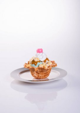 dondurma kaşık veya arka plan üzerinde karışık dondurma.