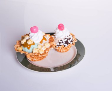 dondurma kaşık veya arka plan üzerinde karışık dondurma.