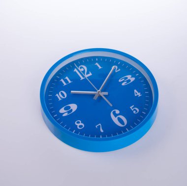 bir arka plan üzerinde saat veya duvar saati.