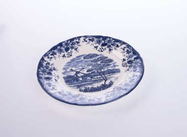 plaka veya arka plan üzerinde elle boyanmış plaka üzerinde çiçek.