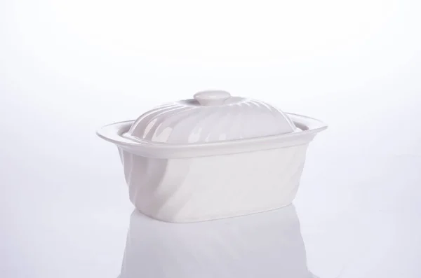 锅或陶瓷食品罐在背景上. — 图库照片