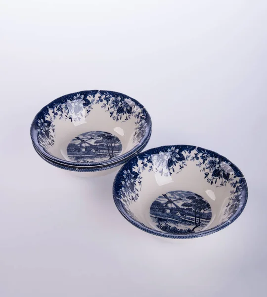 kase ya da arka plan üzerinde seramik tabak.