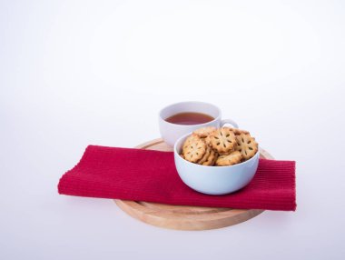 tanımlama bilgileri veya çay ve kurabiye arka plan üzerinde.