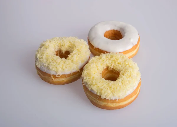 Donut ou saboroso donut no fundo . — Fotografia de Stock