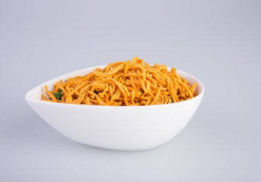 murukku veya geleneksel Hint snack chakli ve chakali backgr üzerinde