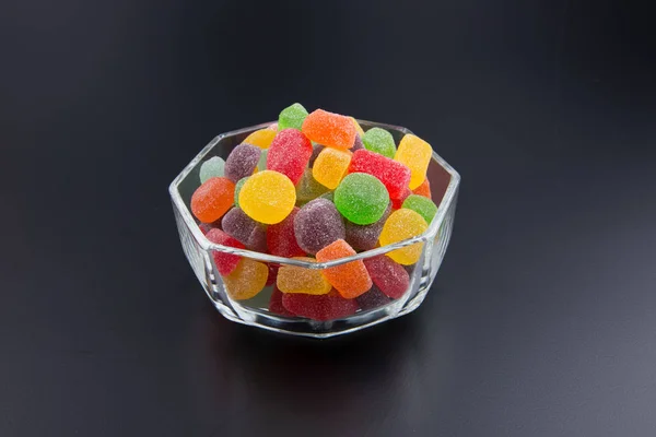Caramelos o caramelos de gelatina en el fondo . — Foto de Stock