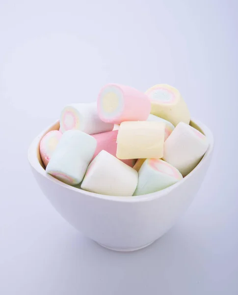 Marshmallows lub porcję cukierków na tle. — Zdjęcie stockowe