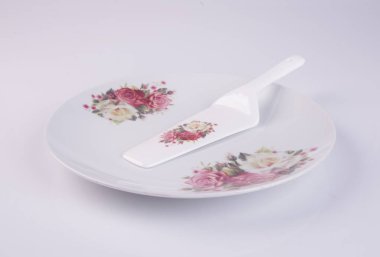 plaka veya bir arka plan üzerinde pasta tabağı.