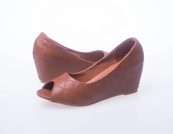 Zapato. Zapatos de mujer de moda de color marrón sobre fondo . — Foto de Stock