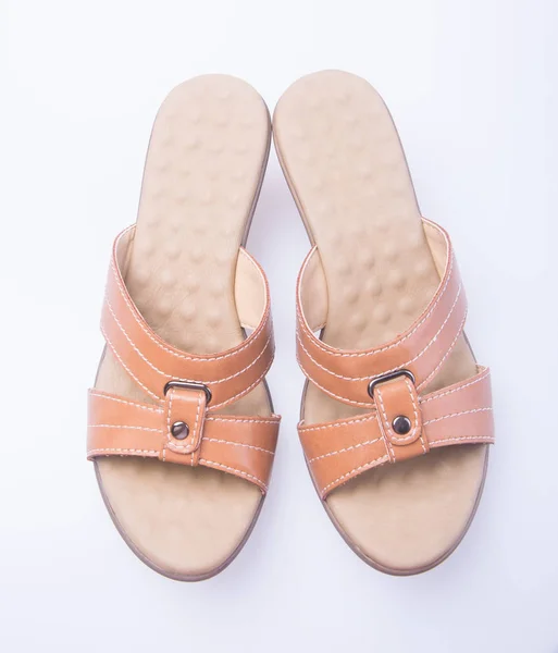 Schoen. Bruine kleur mode vrouw schoenen op een achtergrond. — Stockfoto