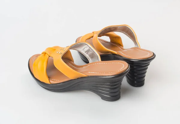 Schoen of vrouwelijke mode sandaal op achtergrond. — Stockfoto