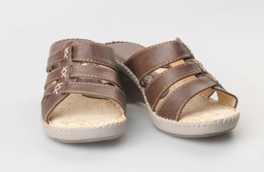 arka plan üzerinde ayakkabı veya erkek moda sandalet.