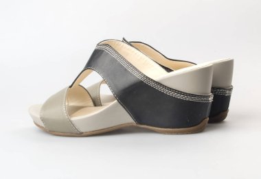 arka plan üzerinde ayakkabı veya erkek moda sandalet.