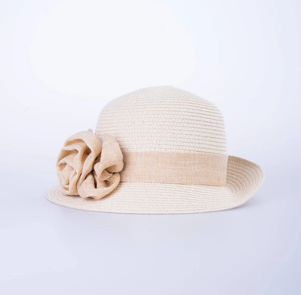 Chapéu para senhora ou chapéu de palha bonita com flor . — Fotografia de Stock