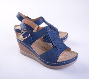 arka plan üzerinde ayakkabı veya erkek moda sandalet.