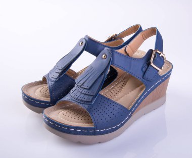 arka plan üzerinde ayakkabı veya erkek moda sandalet.