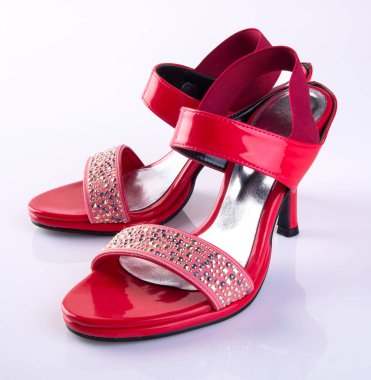 Ayakkabı veya arka plan üzerinde kırmızı renk kadın ayakkabı.