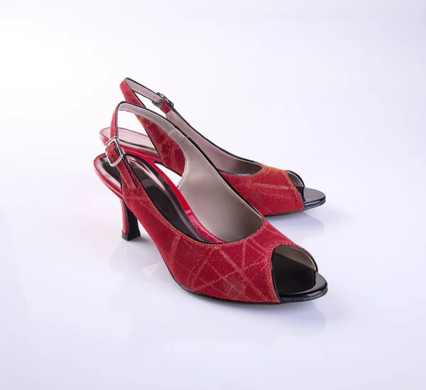 Ayakkabı veya arka plan üzerinde kırmızı renk kadın ayakkabı. — Stok fotoğraf