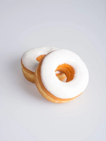 Donut ou saboroso donut no fundo . — Fotografia de Stock