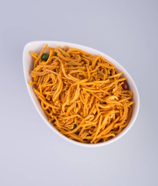 murukku veya geleneksel Hint snack chakli ve chakali backgr üzerinde