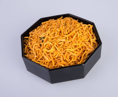 murukku veya geleneksel Hint snack chakli ve chakali backgr üzerinde