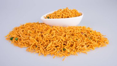 murukku veya geleneksel Hint snack chakli ve chakali backgr üzerinde