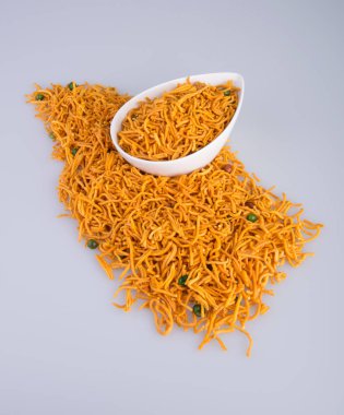 murukku veya geleneksel Hint snack chakli ve chakali backgr üzerinde