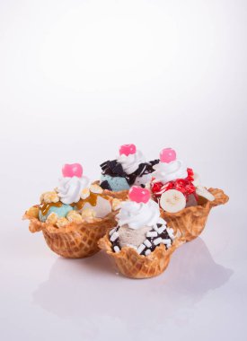 dondurma kaşık veya karışık dondurma kaşık toz dondurma arka plan üzerinde