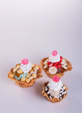 dondurma kaşık veya karışık dondurma kaşık toz dondurma arka plan üzerinde