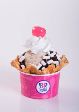 Singapur - 25 Ağustos 2015 Baskin Robbins dondurma.