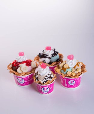 Singapur - 25 Ağustos 2015 Baskin Robbins dondurma.