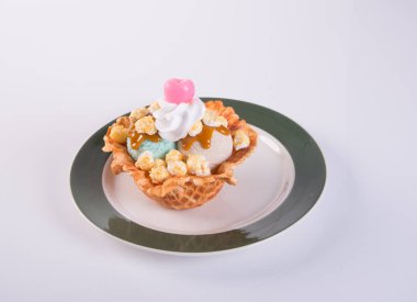 dondurma kaşık veya arka plan üzerinde karışık dondurma.