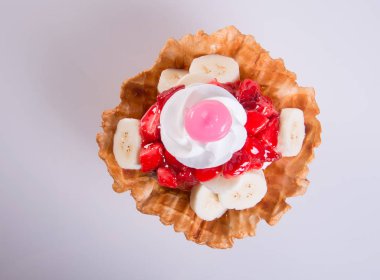 dondurma kaşık veya arka plan üzerinde karışık dondurma.