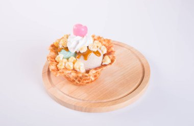 dondurma kaşık veya arka plan üzerinde karışık dondurma.