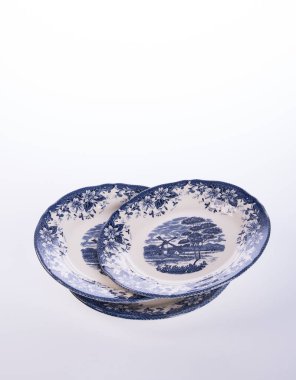 plaka veya arka plan üzerinde elle boyanmış plaka üzerinde çiçek.