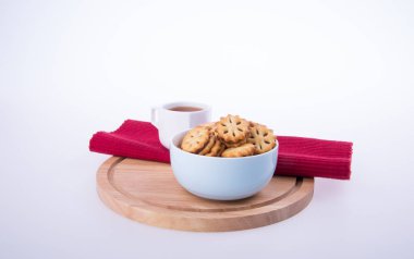 tanımlama bilgileri veya çay ve kurabiye arka plan üzerinde.