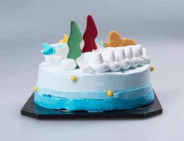 kek veya bir arka plan üzerinde dondurma doğum günü pastası.